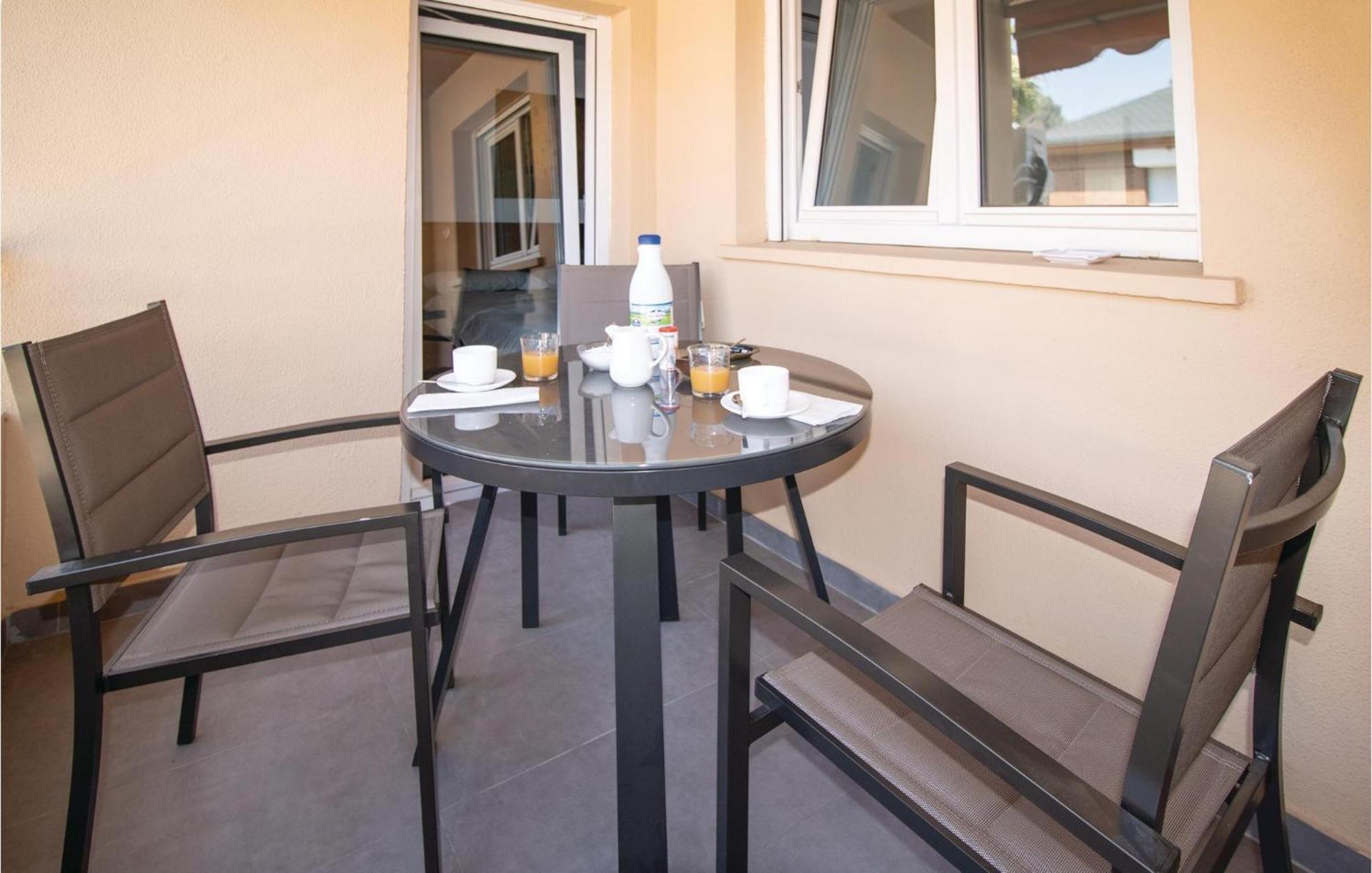 Apartament 4 Bedroom Stunning In