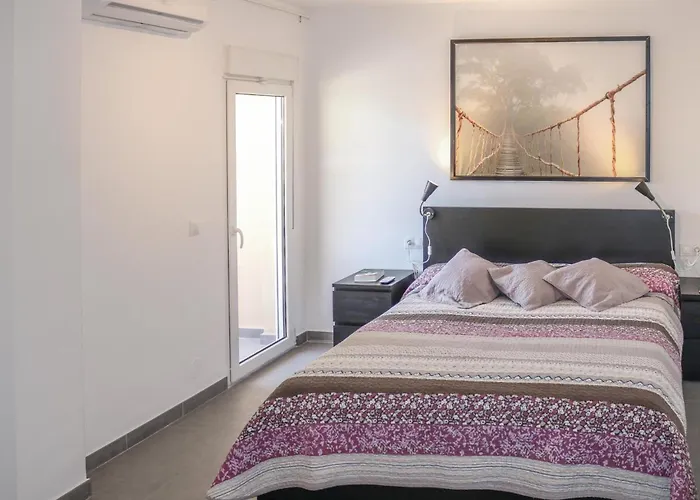 4 Bedroom Stunning Apartment In Malaga