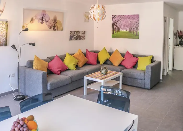 4 Bedroom Stunning Apartment In Malaga